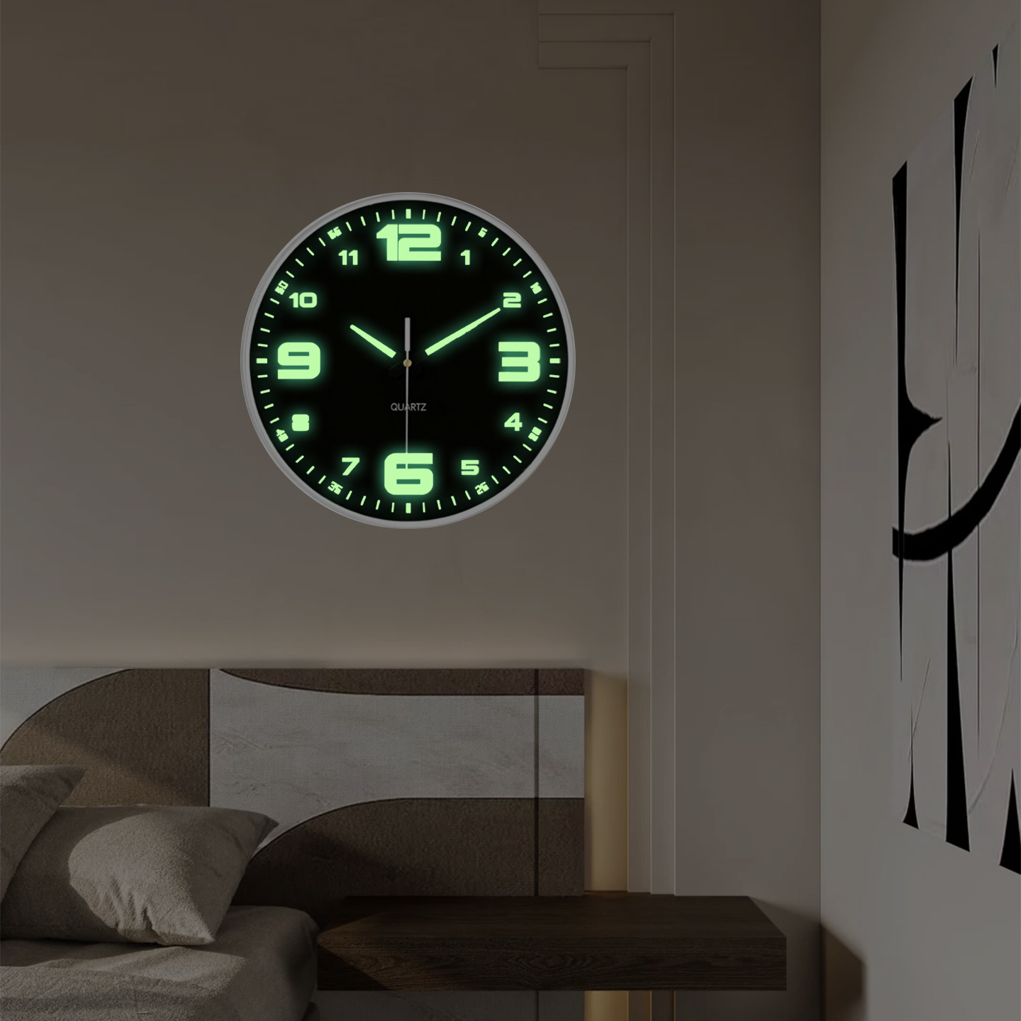 ساعة حائط جديدة مضيئة في الظلا - مراجعة Interior Design Studio وسعره